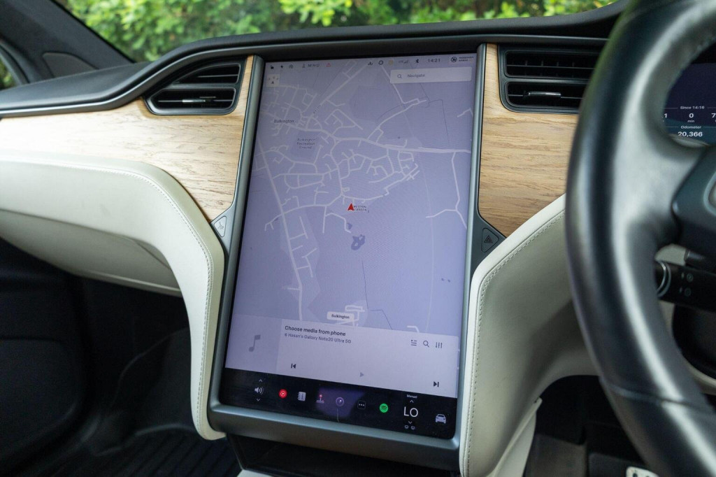 TESLA MODEL X