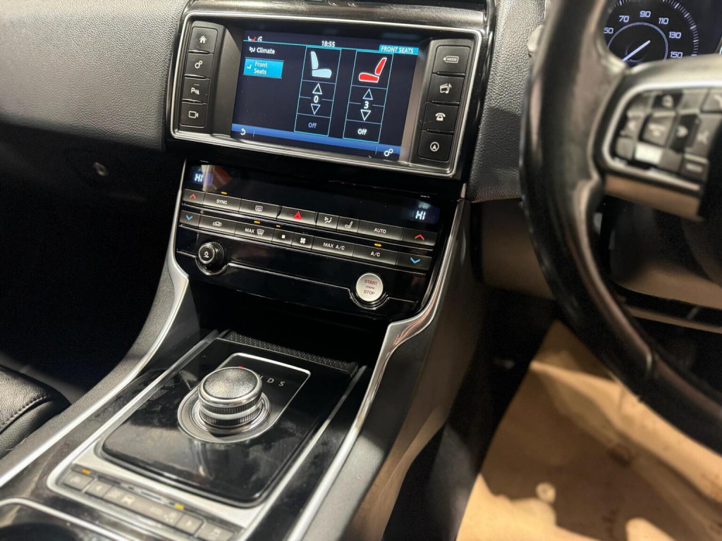 JAGUAR XE