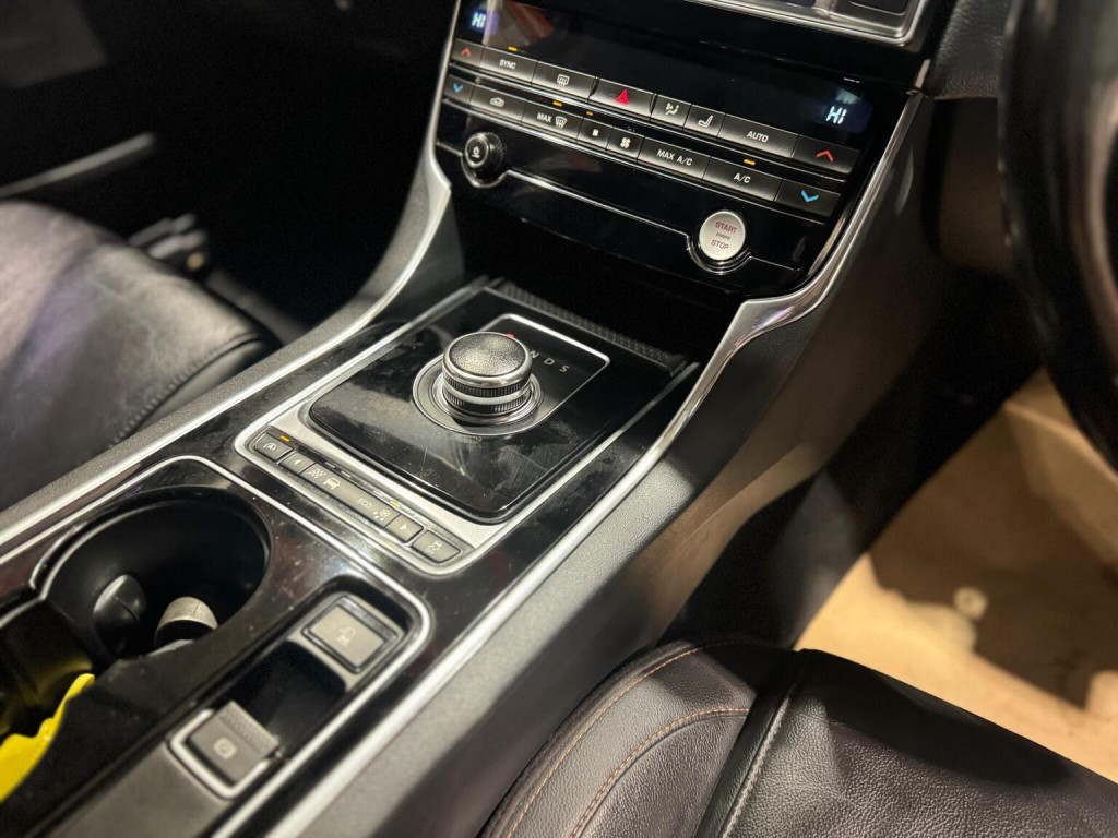 JAGUAR XE