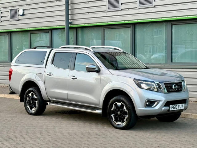 NISSAN NAVARA 2.3 dCi Tekna Auto 4WD Euro 6 4dr