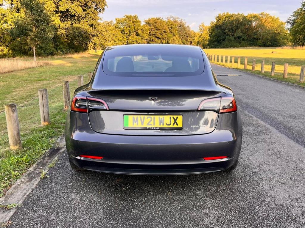 TESLA MODEL 3