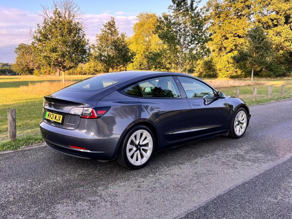 TESLA MODEL 3