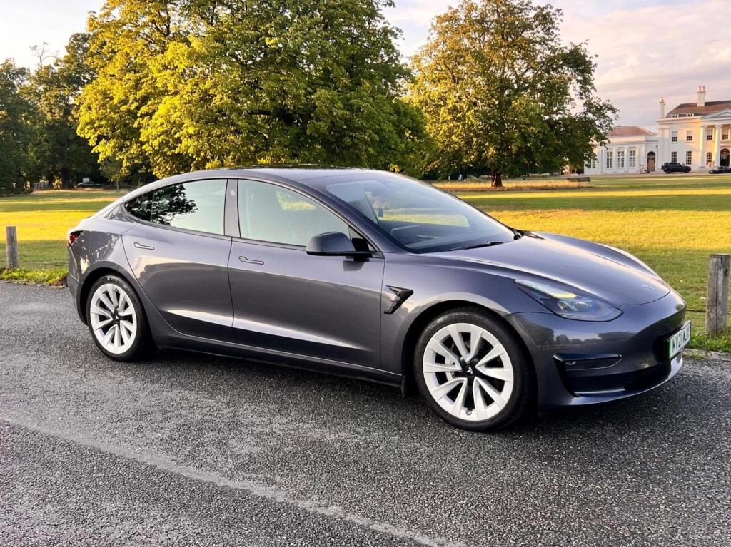 TESLA MODEL 3
