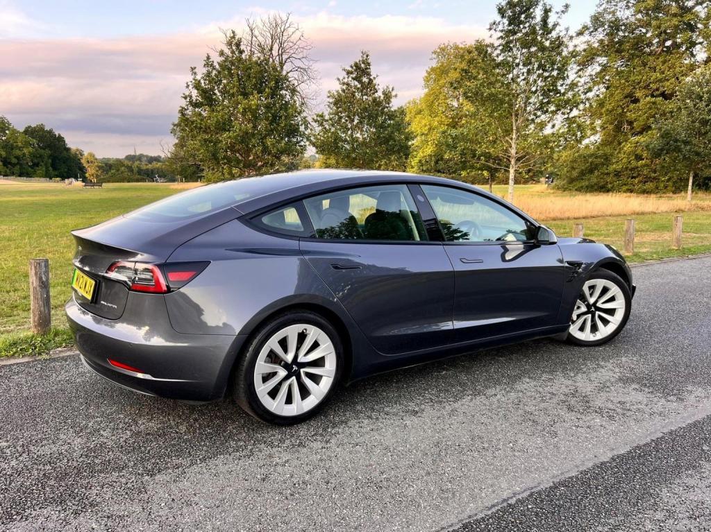 TESLA MODEL 3