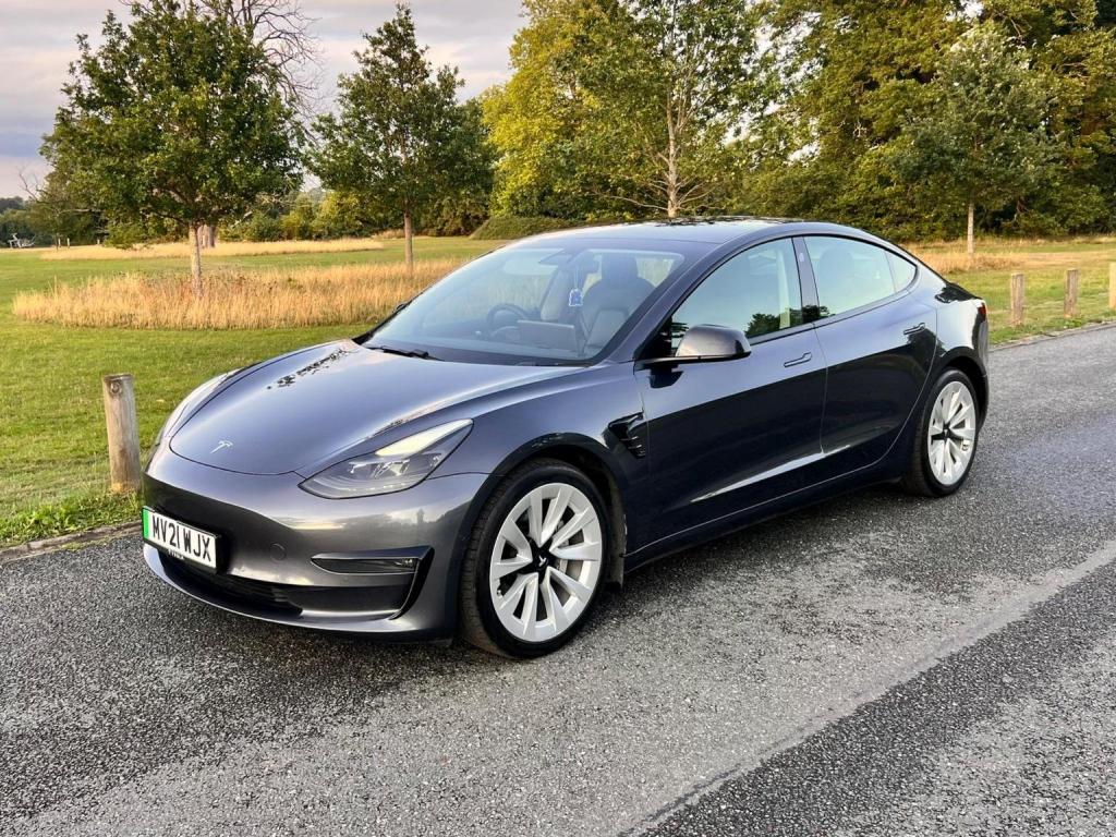 TESLA MODEL 3