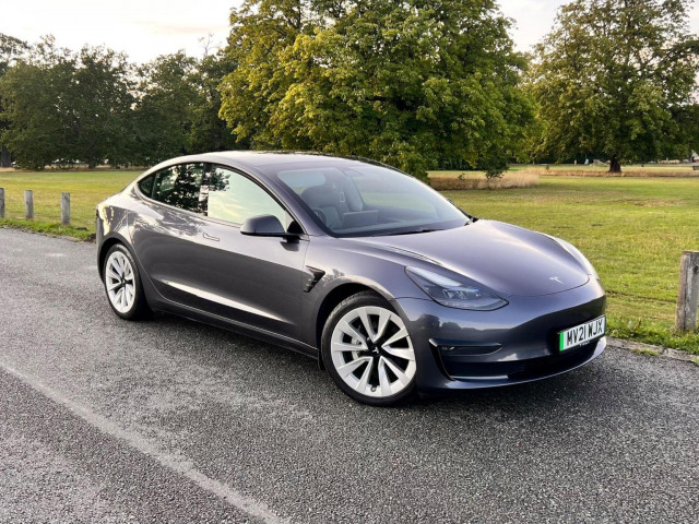 TESLA MODEL 3 (Dual Motor) Long Range Auto 4WDE 4dr