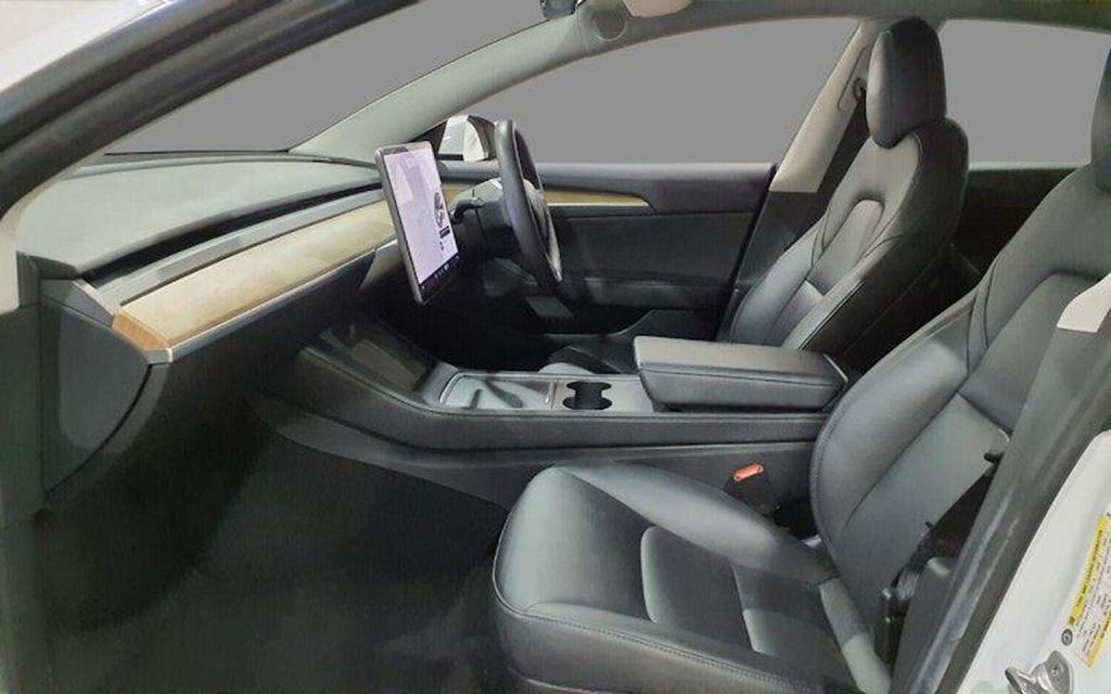 TESLA MODEL 3