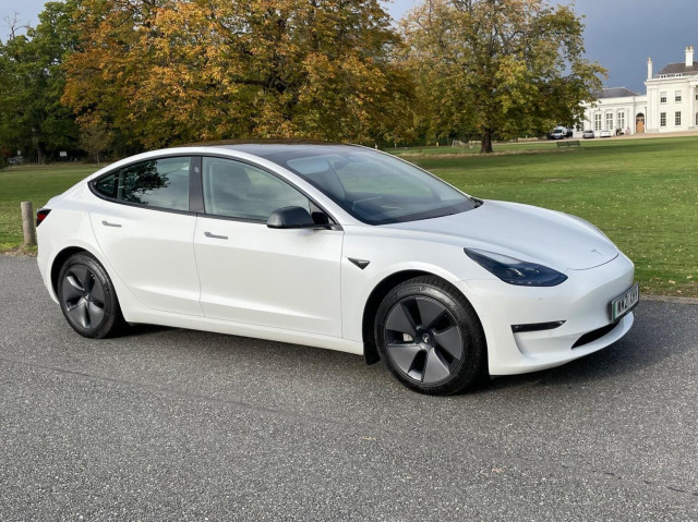 TESLA MODEL 3 (Dual Motor) Long Range Auto 4WDE 4dr