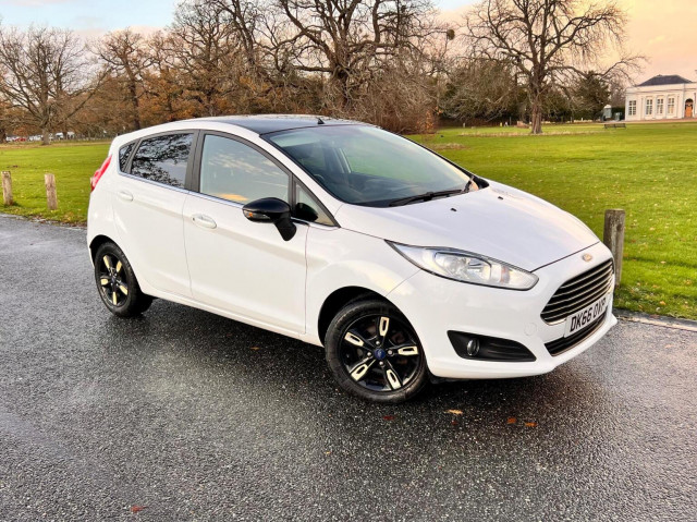 FORD FIESTA 1.0T EcoBoost Zetec White Edition Euro 6 (s/s) 5dr