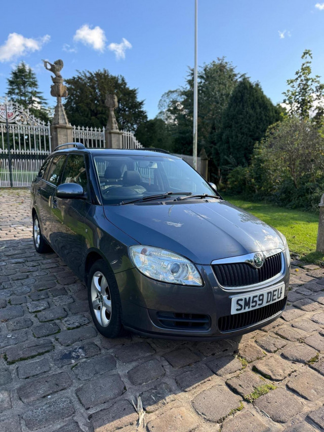 SKODA FABIA 1.6 16V 2 Tiptronic 5dr
