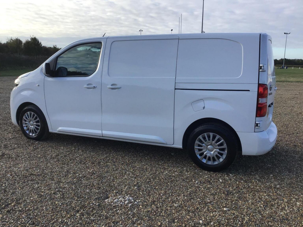 TOYOTA PROACE