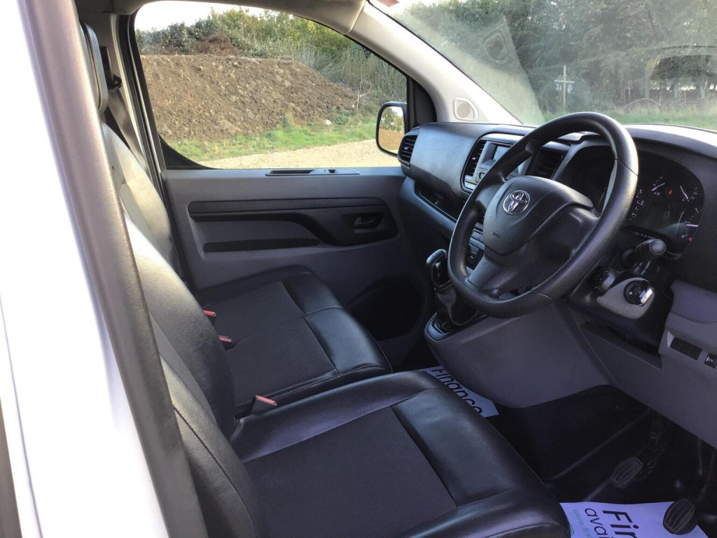 TOYOTA PROACE