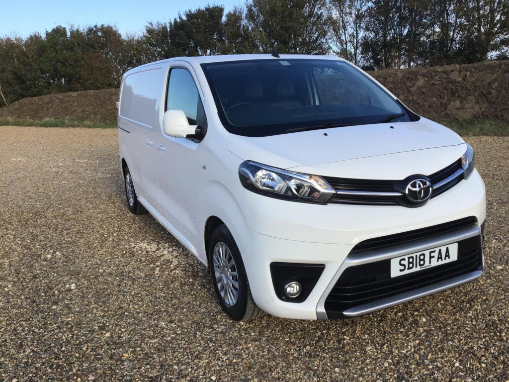 TOYOTA PROACE