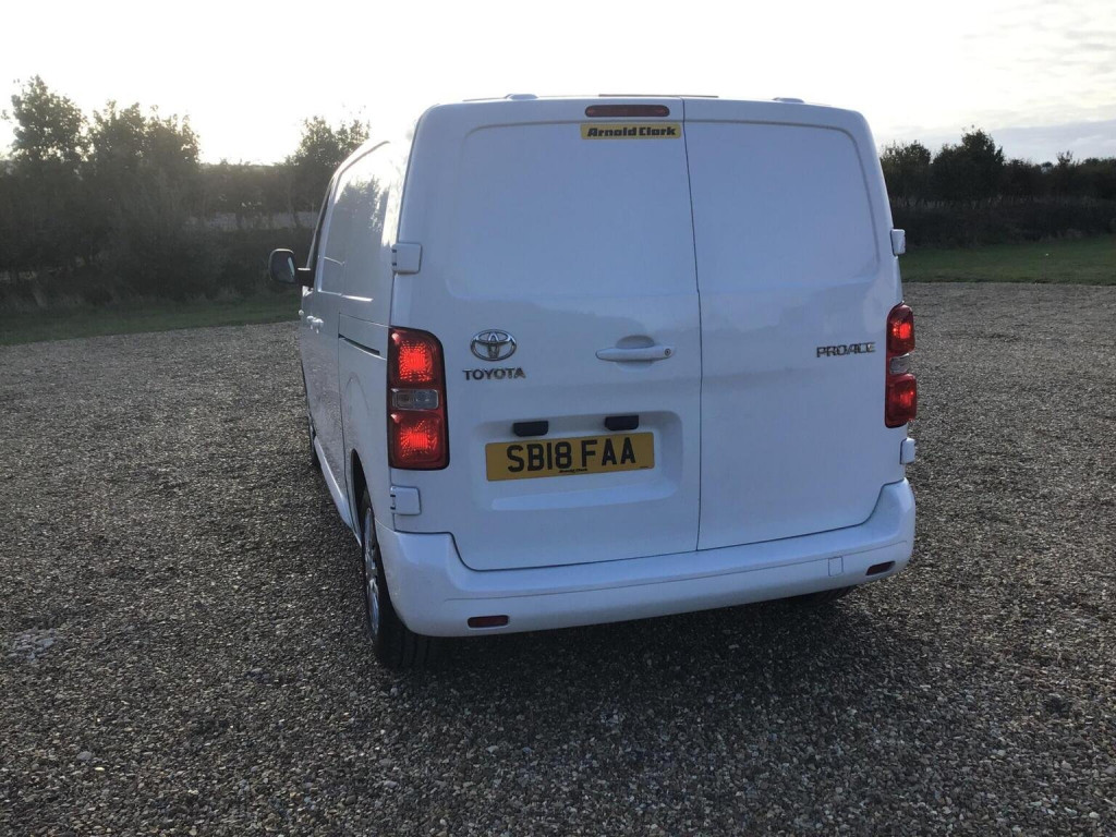 TOYOTA PROACE