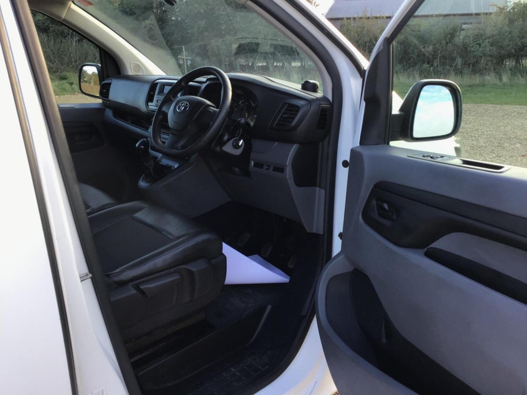 TOYOTA PROACE