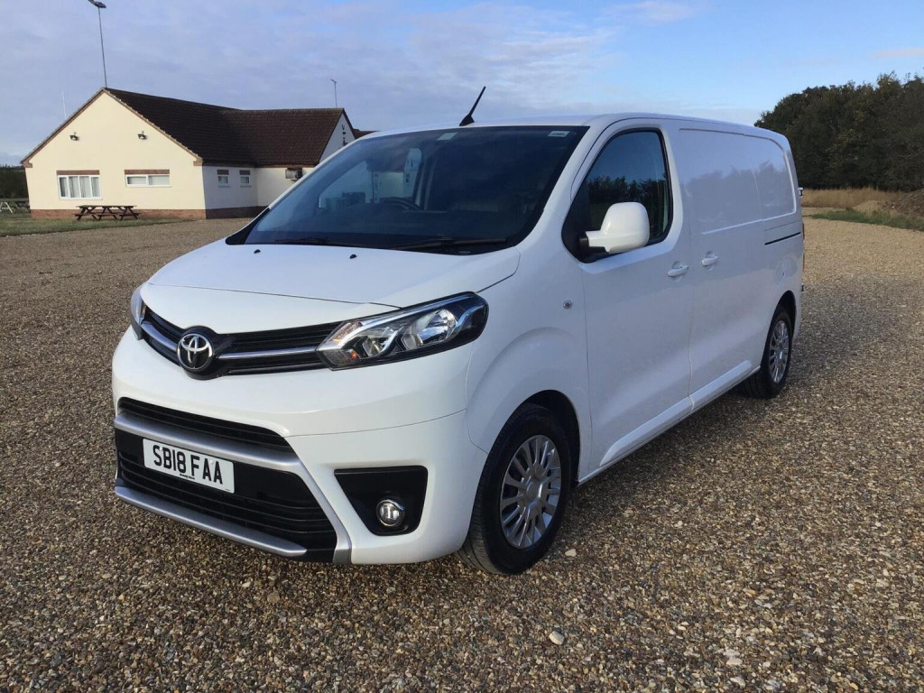TOYOTA PROACE