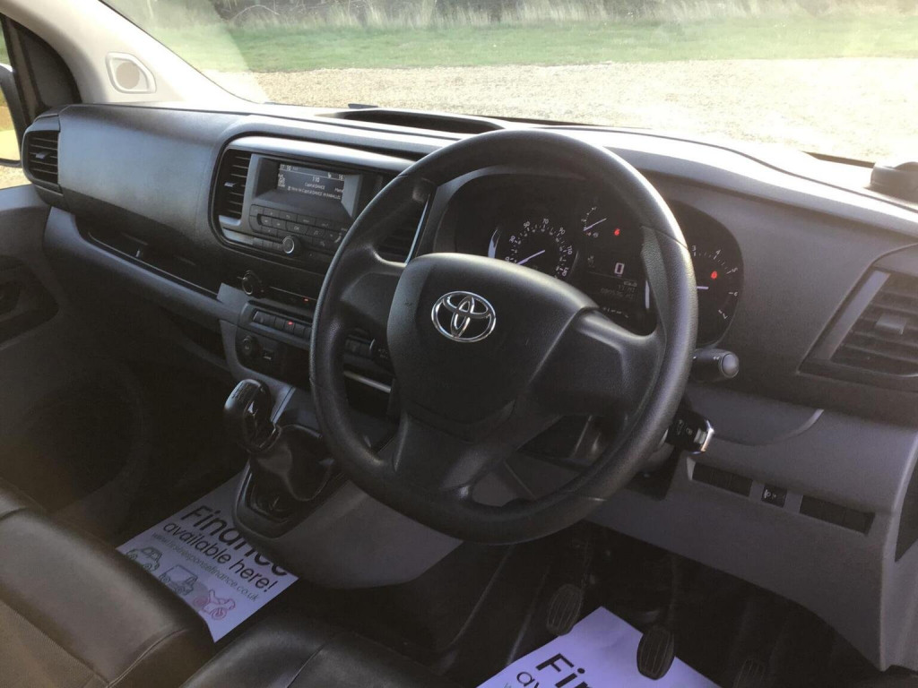TOYOTA PROACE