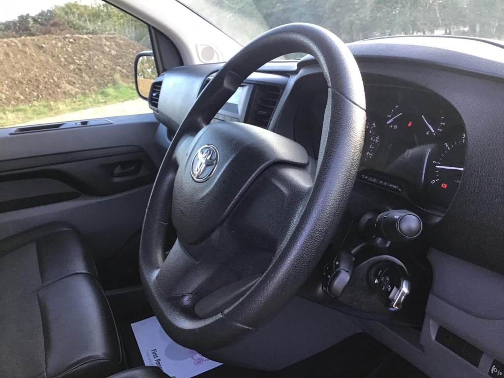 TOYOTA PROACE