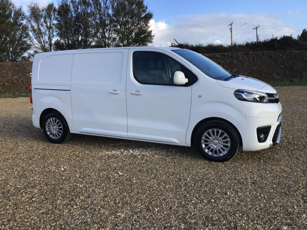 TOYOTA PROACE