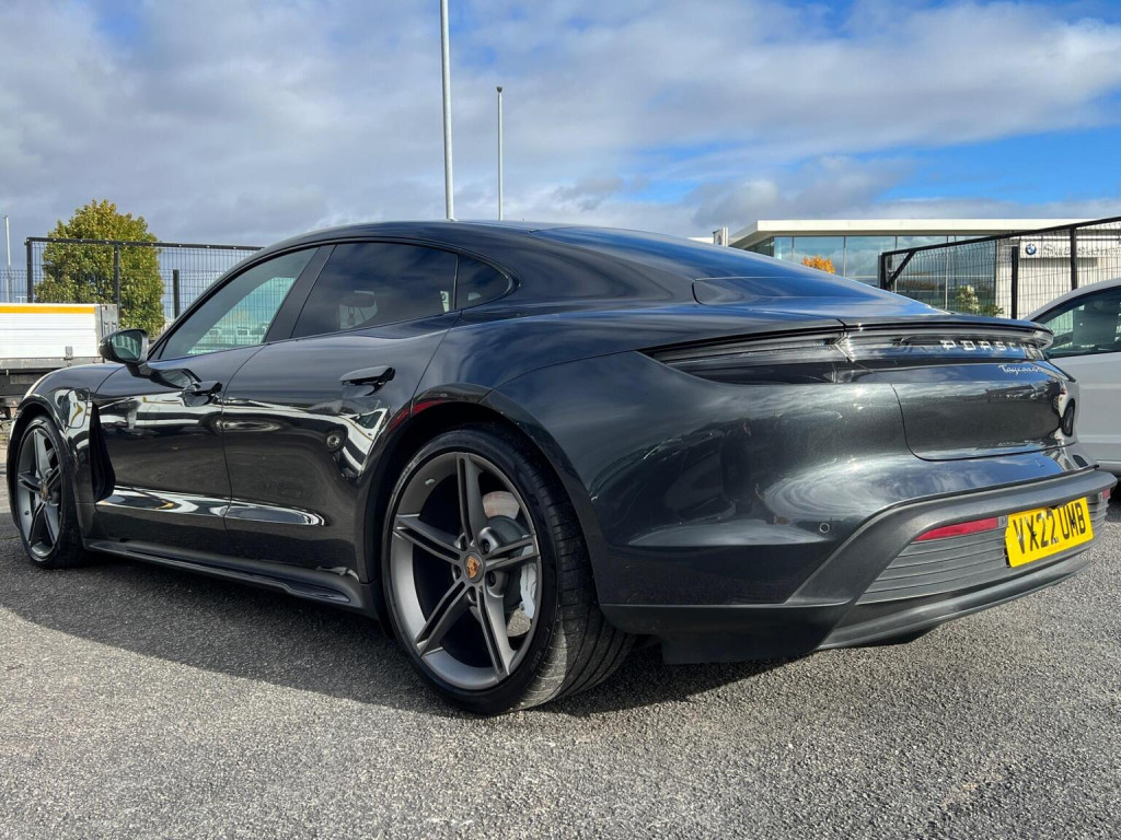 PORSCHE TAYCAN