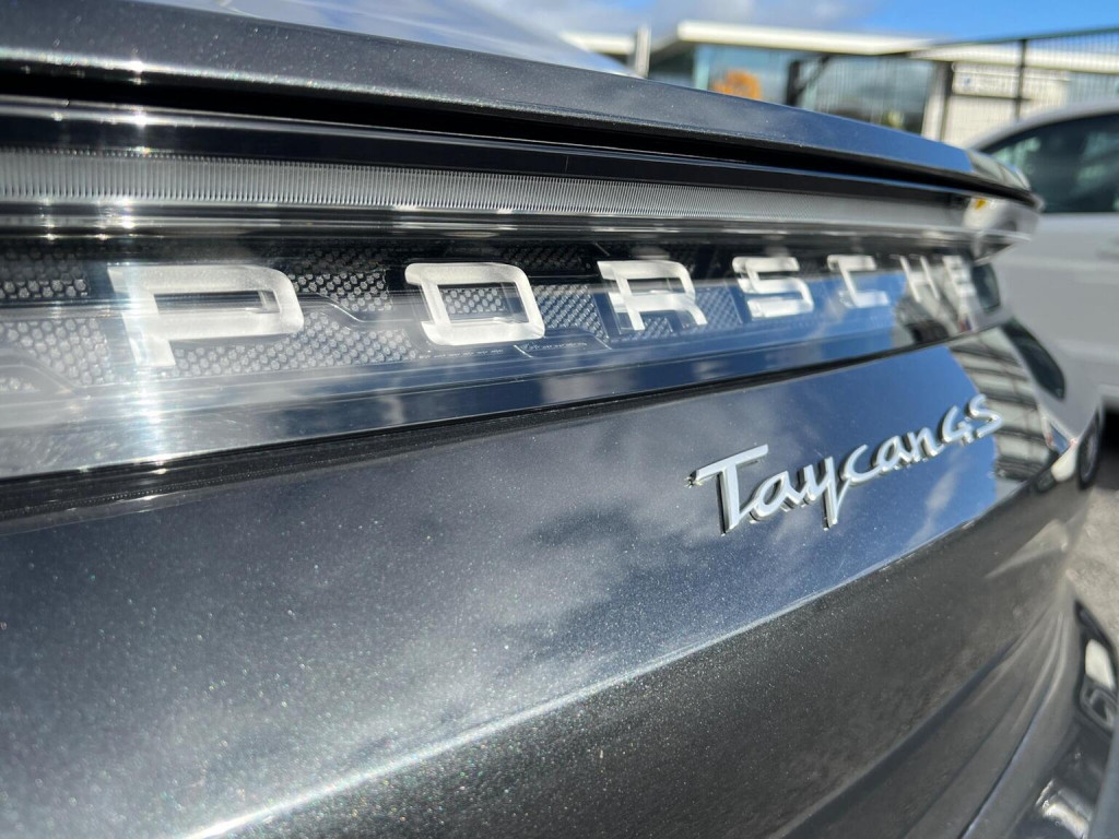 PORSCHE TAYCAN