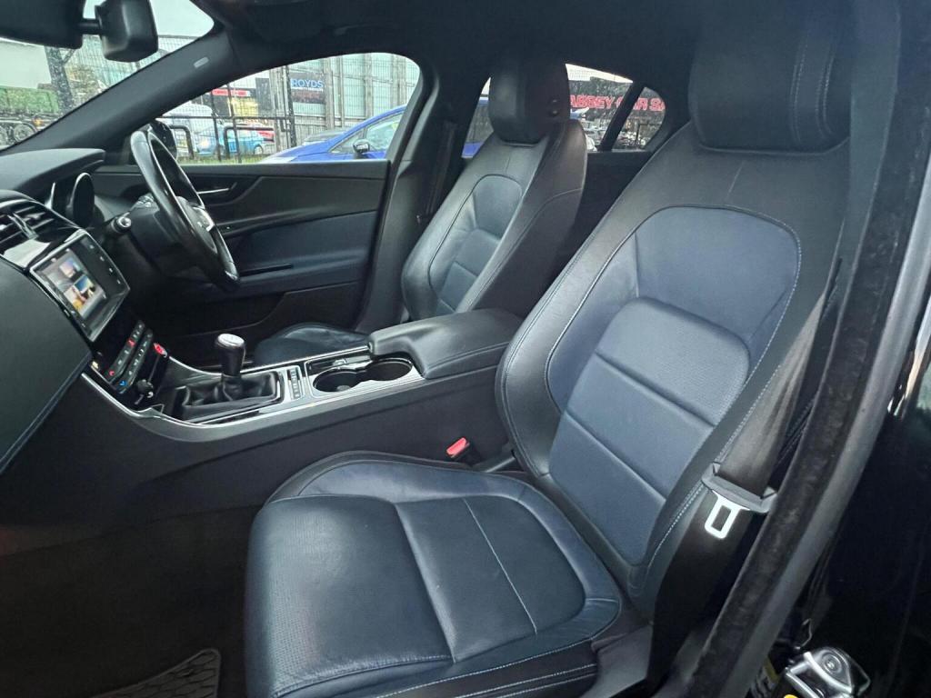JAGUAR XE