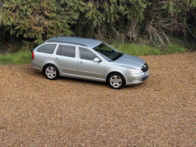 SKODA OCTAVIA 1.6 TDI Elegance