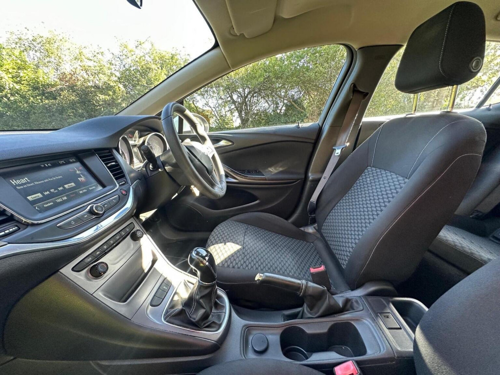 VAUXHALL ASTRA