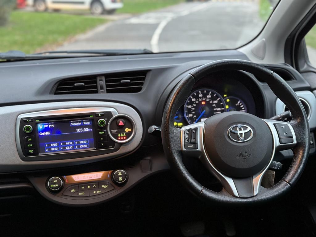 TOYOTA YARIS