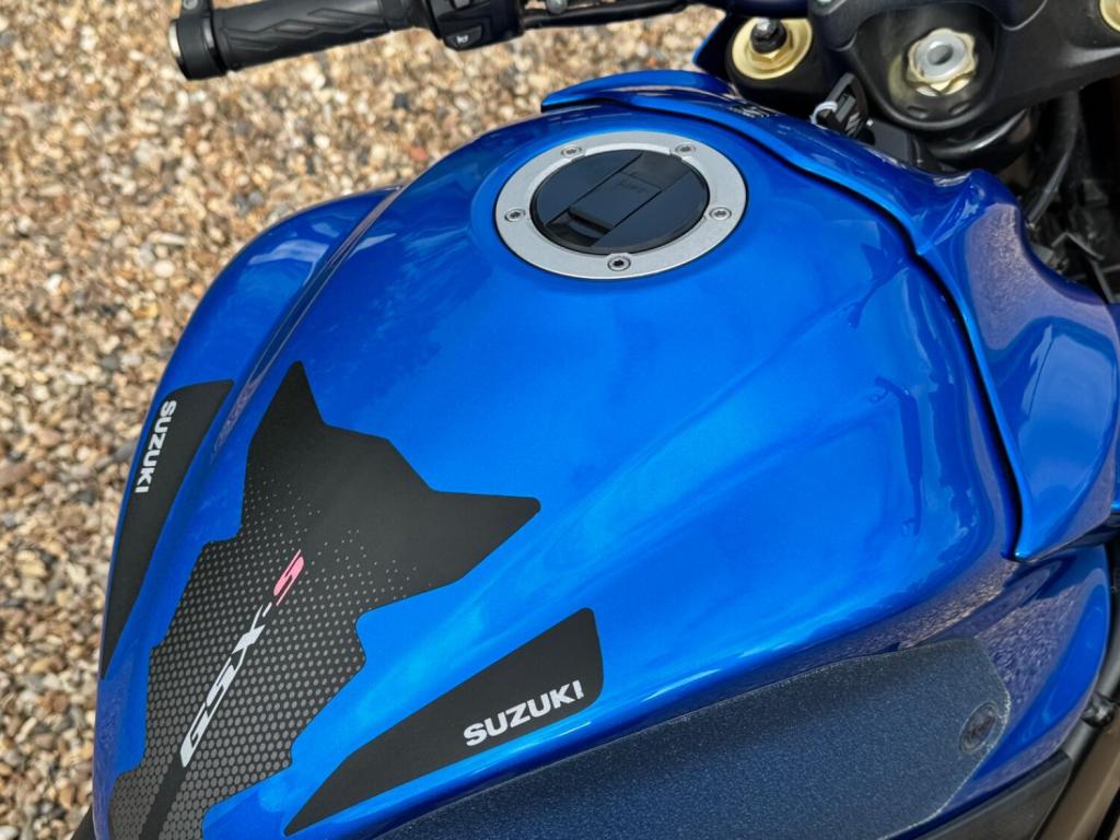 SUZUKI GSX-S1000