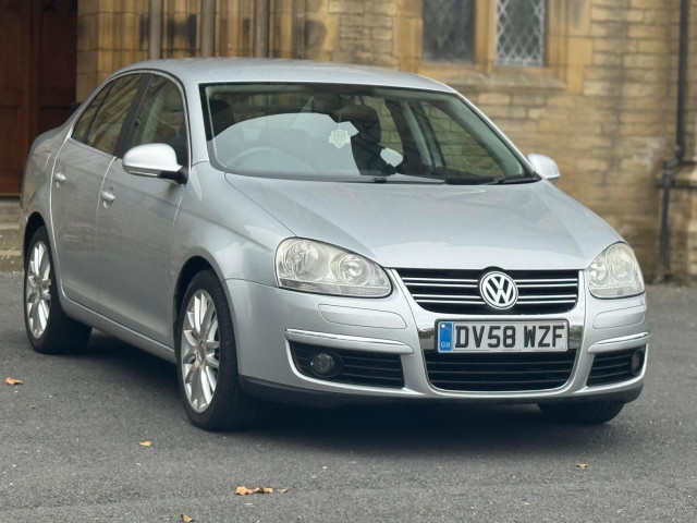 VOLKSWAGEN JETTA 2.0 TDI Sport DSG Euro 4 4dr