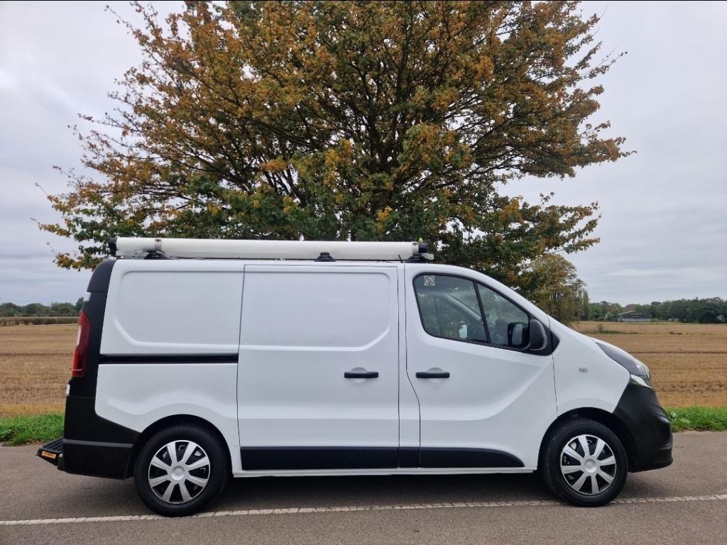 VAUXHALL VIVARO