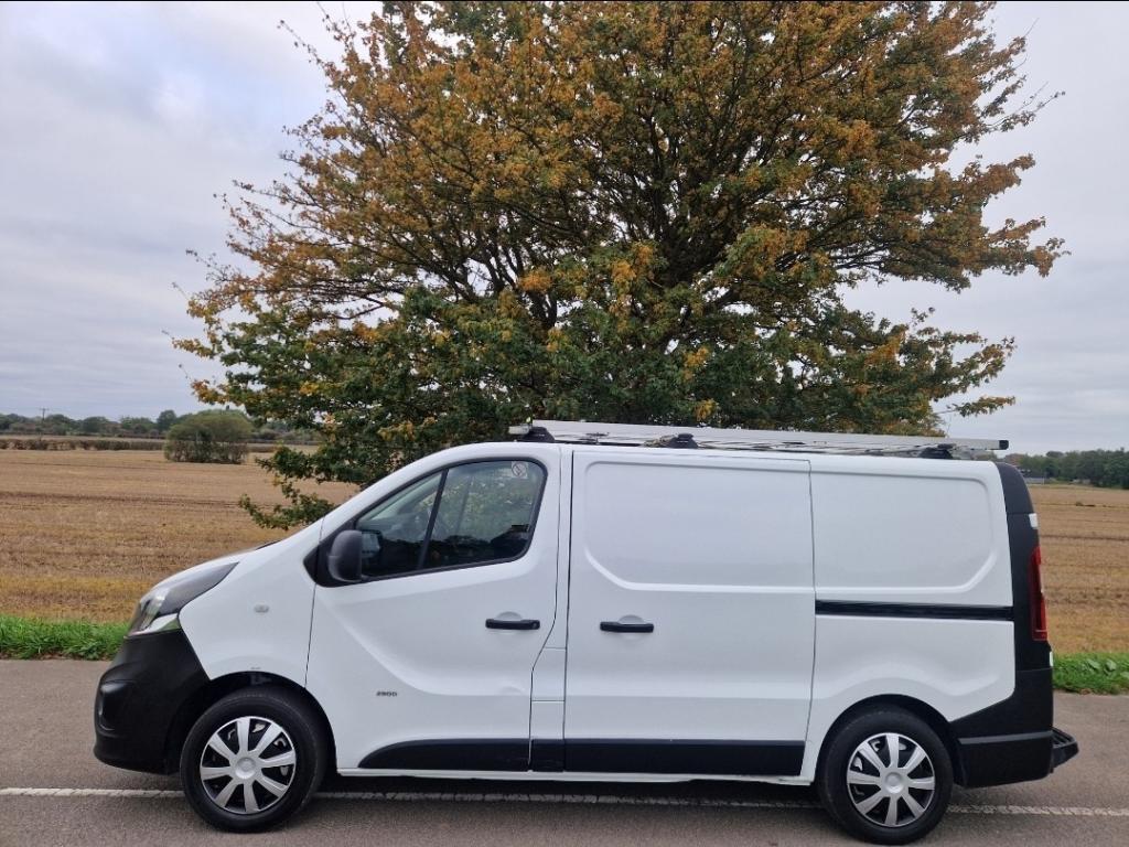 VAUXHALL VIVARO