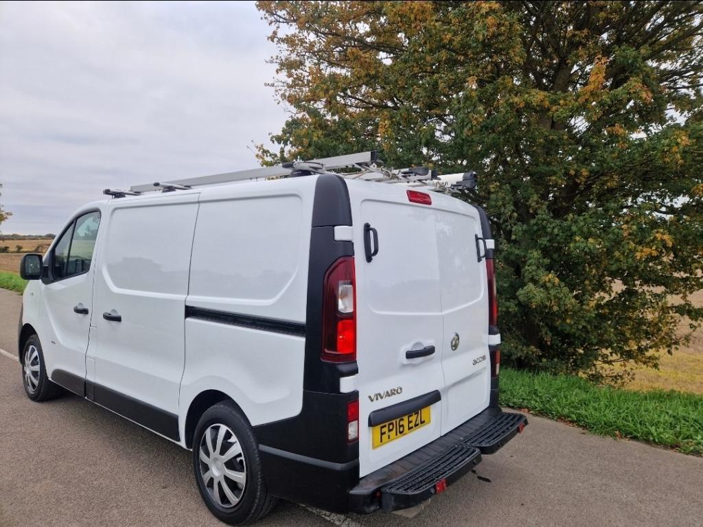 VAUXHALL VIVARO
