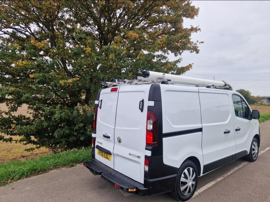 VAUXHALL VIVARO