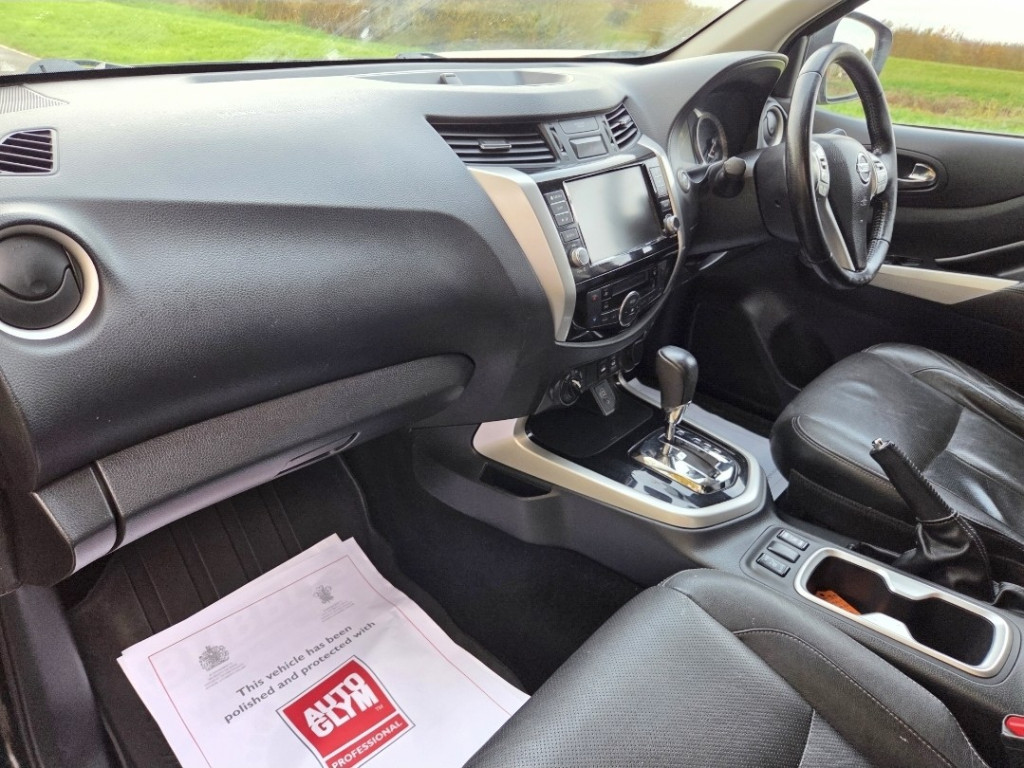 NISSAN NAVARA