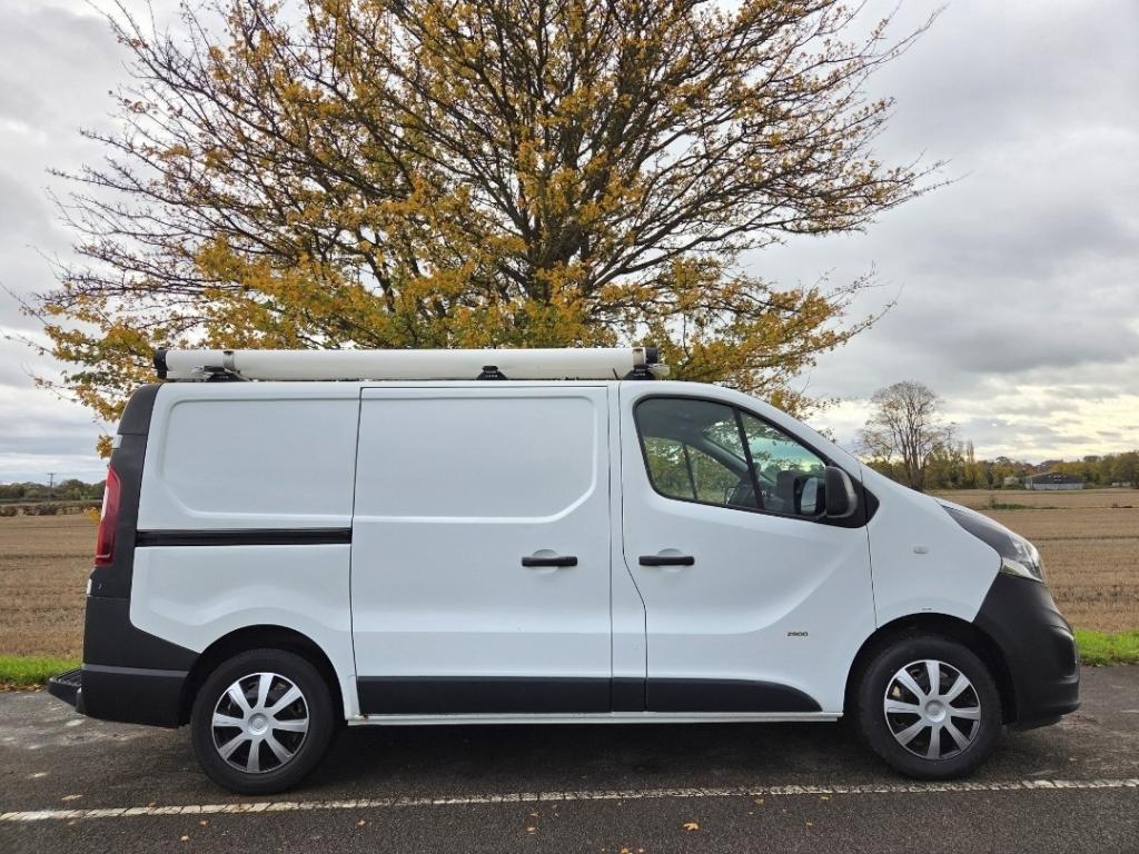 VAUXHALL VIVARO