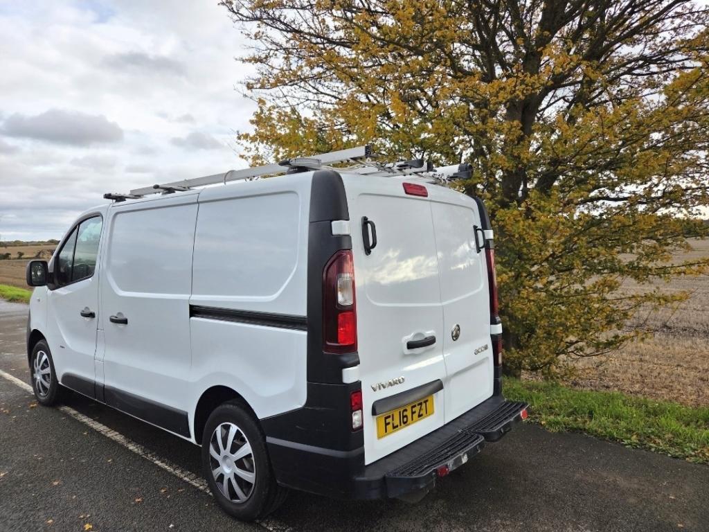VAUXHALL VIVARO