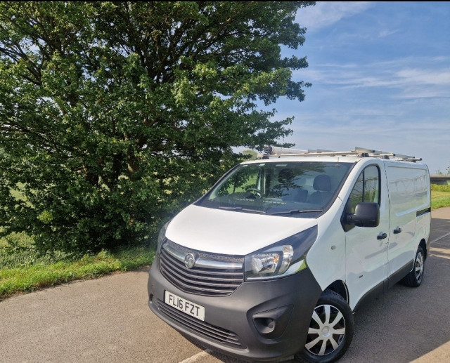 VAUXHALL VIVARO
