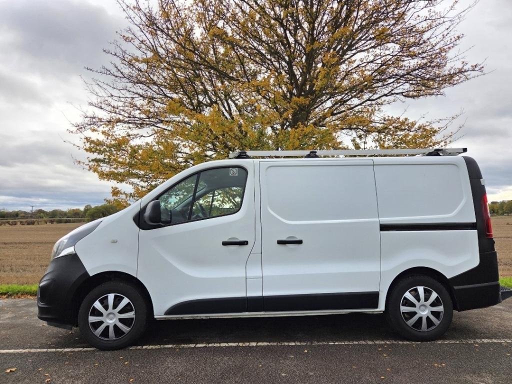 VAUXHALL VIVARO