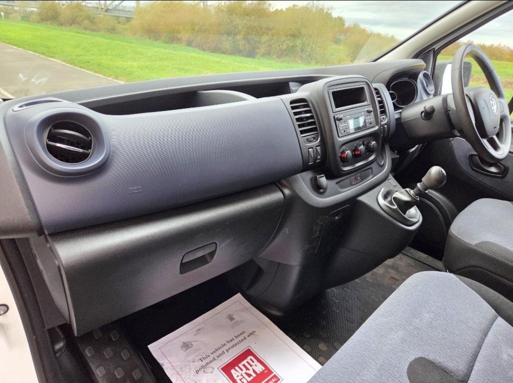 VAUXHALL VIVARO
