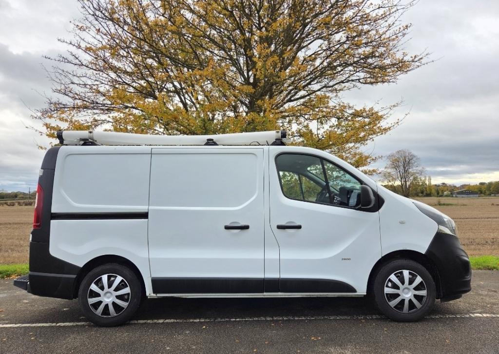 VAUXHALL VIVARO