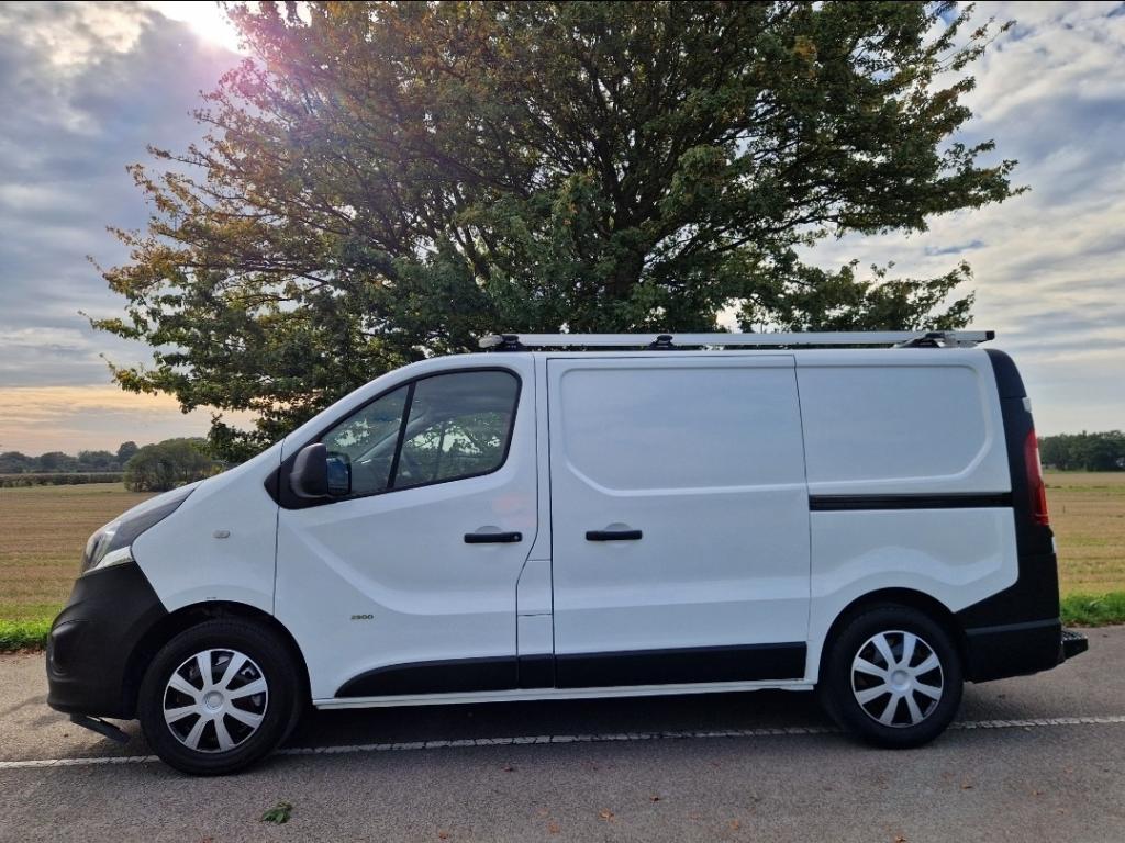 VAUXHALL VIVARO