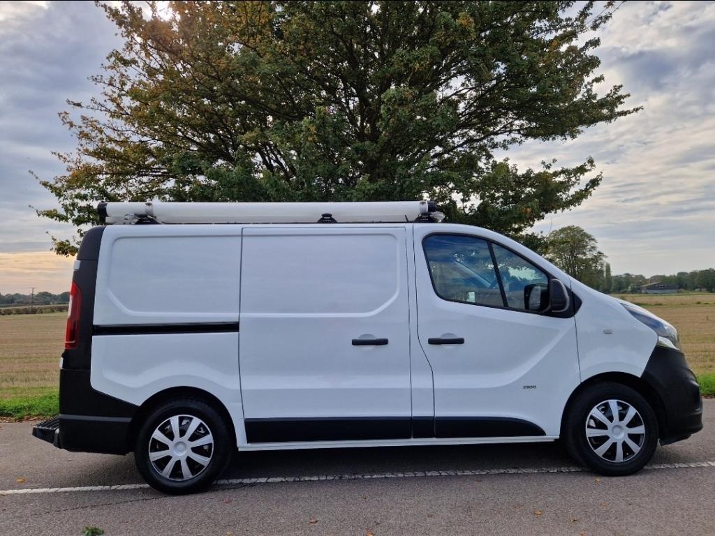 VAUXHALL VIVARO
