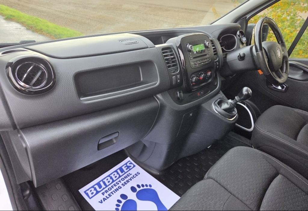VAUXHALL VIVARO