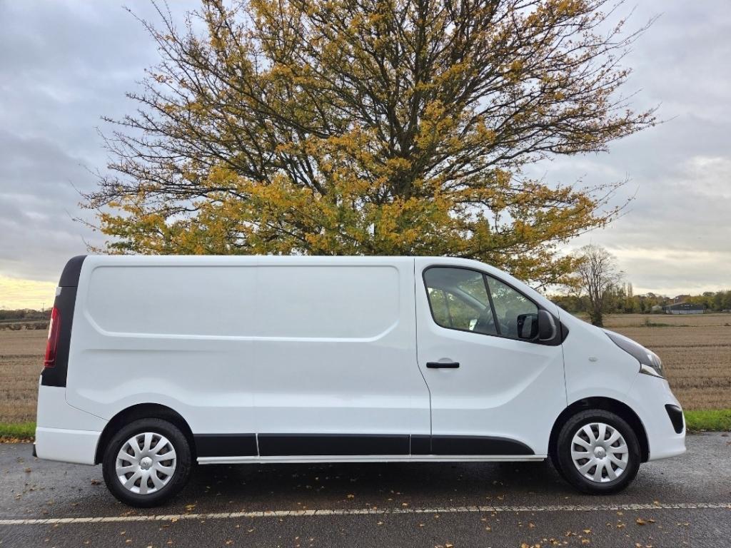 VAUXHALL VIVARO