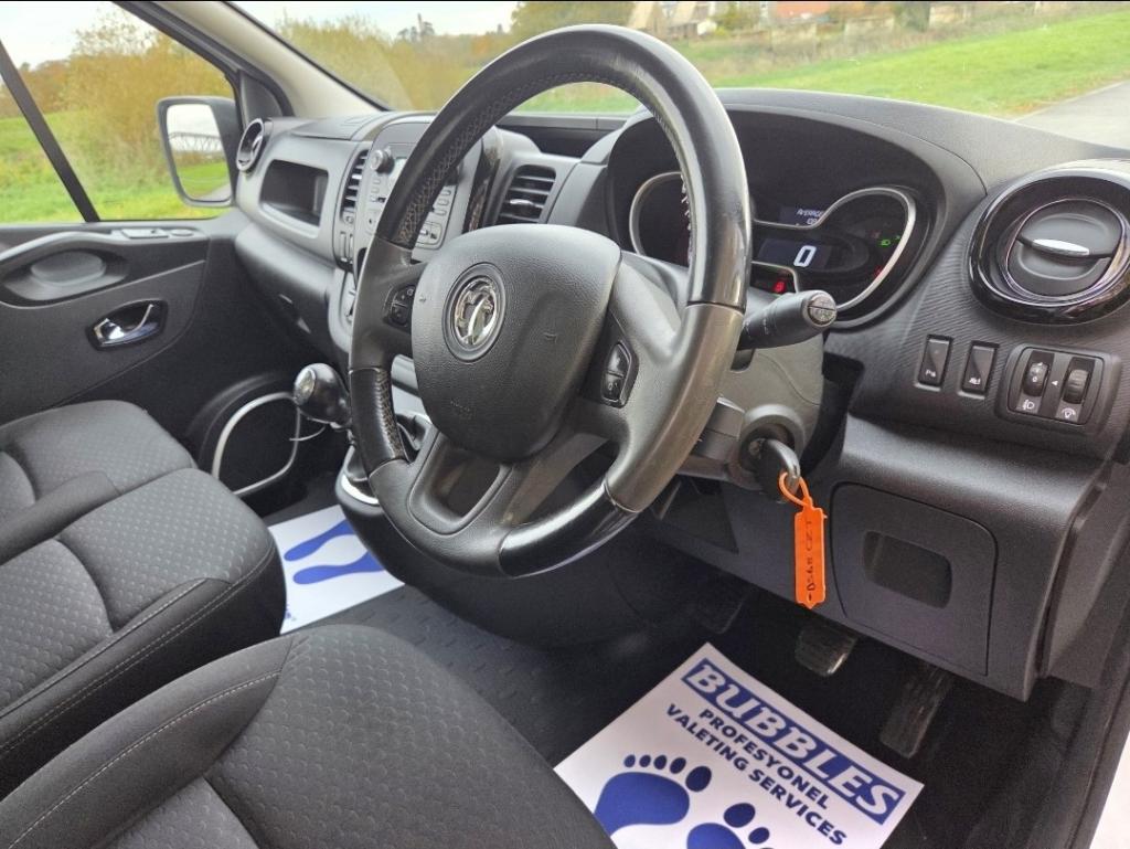 VAUXHALL VIVARO