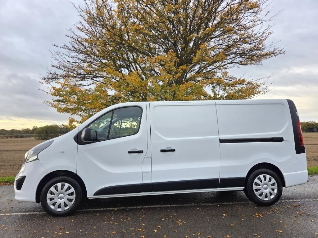 VAUXHALL VIVARO
