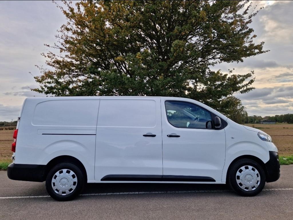 VAUXHALL VIVARO