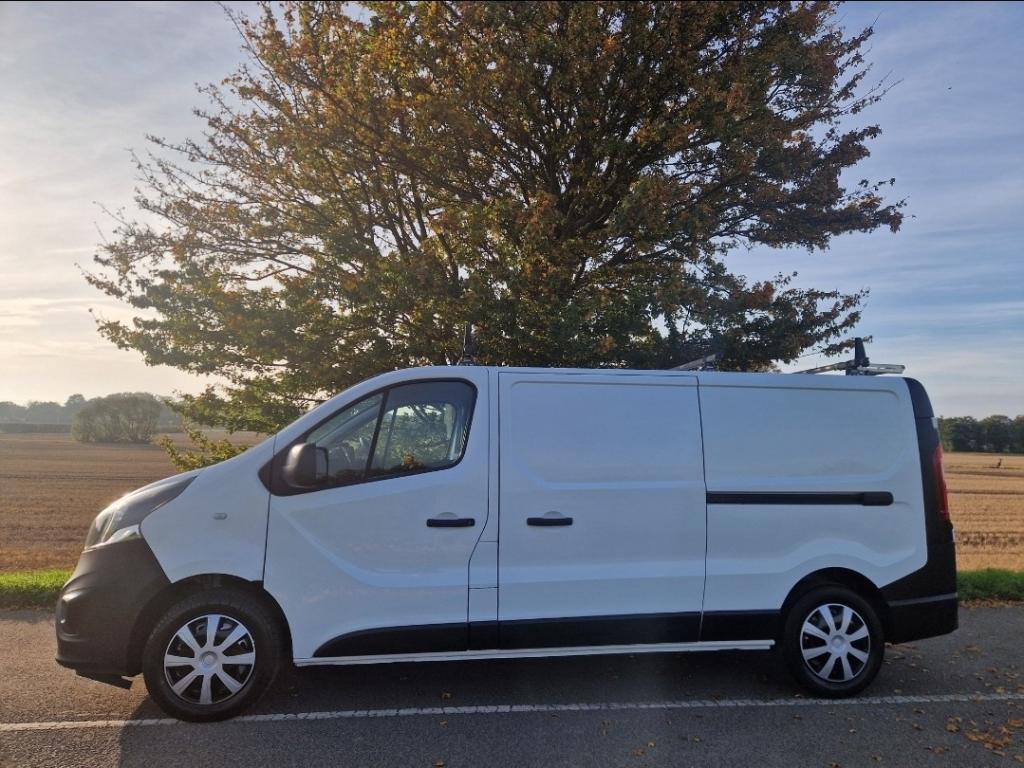 VAUXHALL VIVARO
